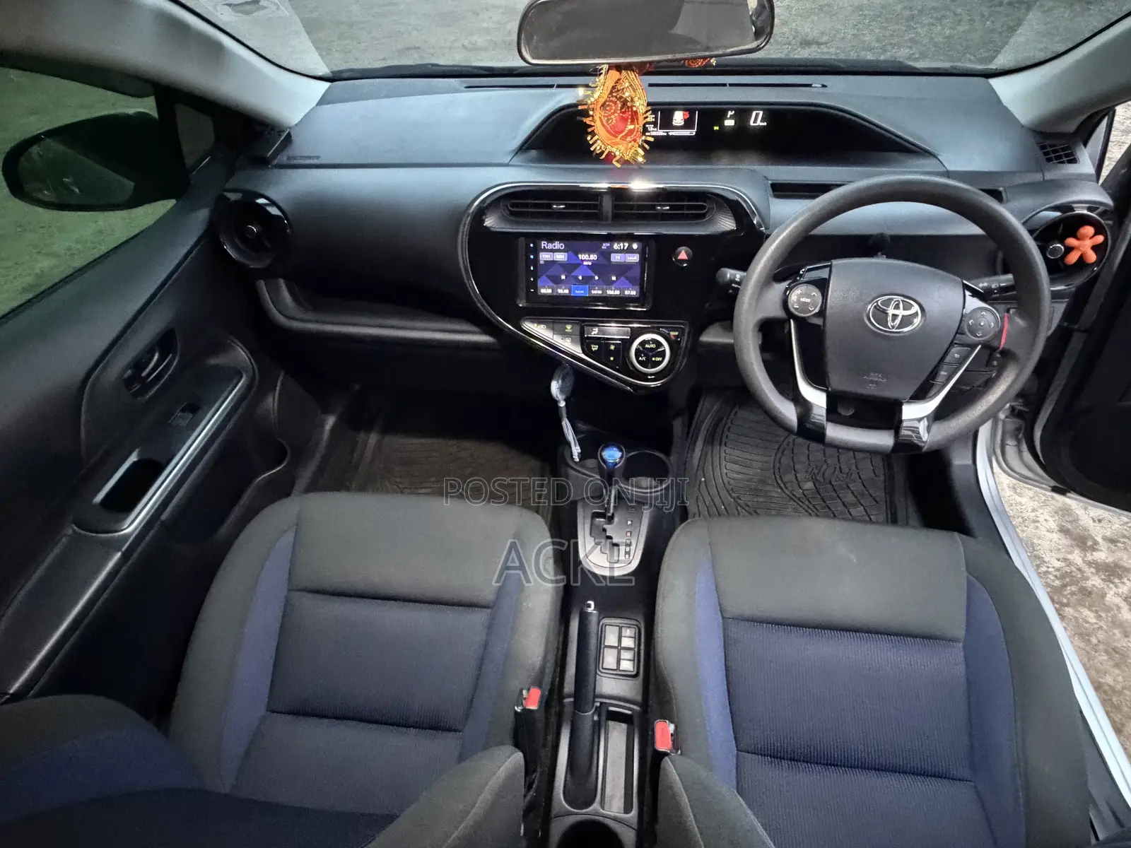 Toyota Aqua 2018 Silver