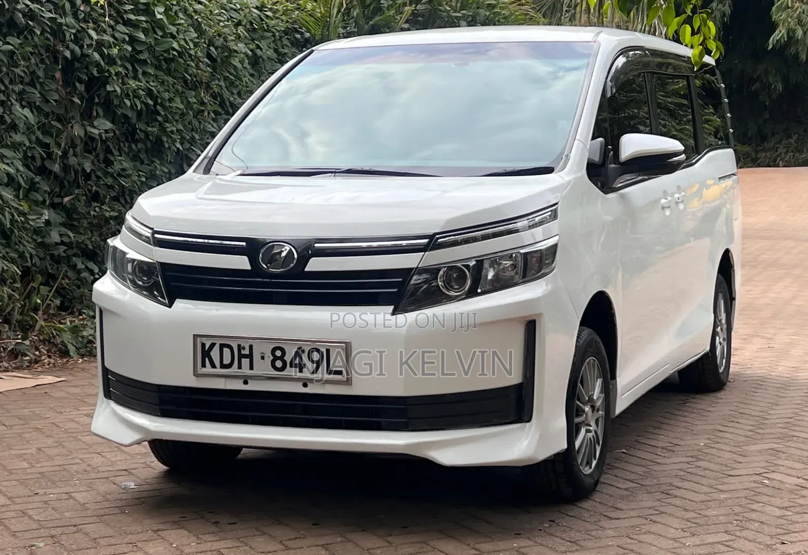 Toyota Voxy 2016 White