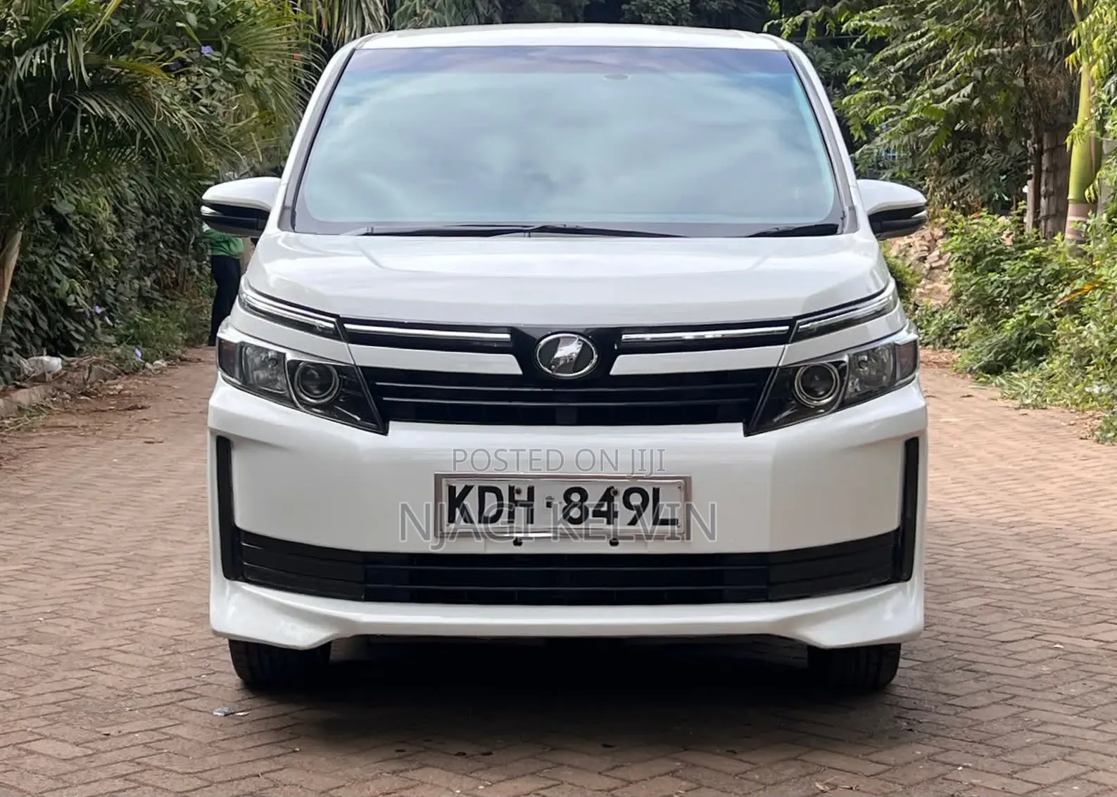 Toyota Voxy 2016 White