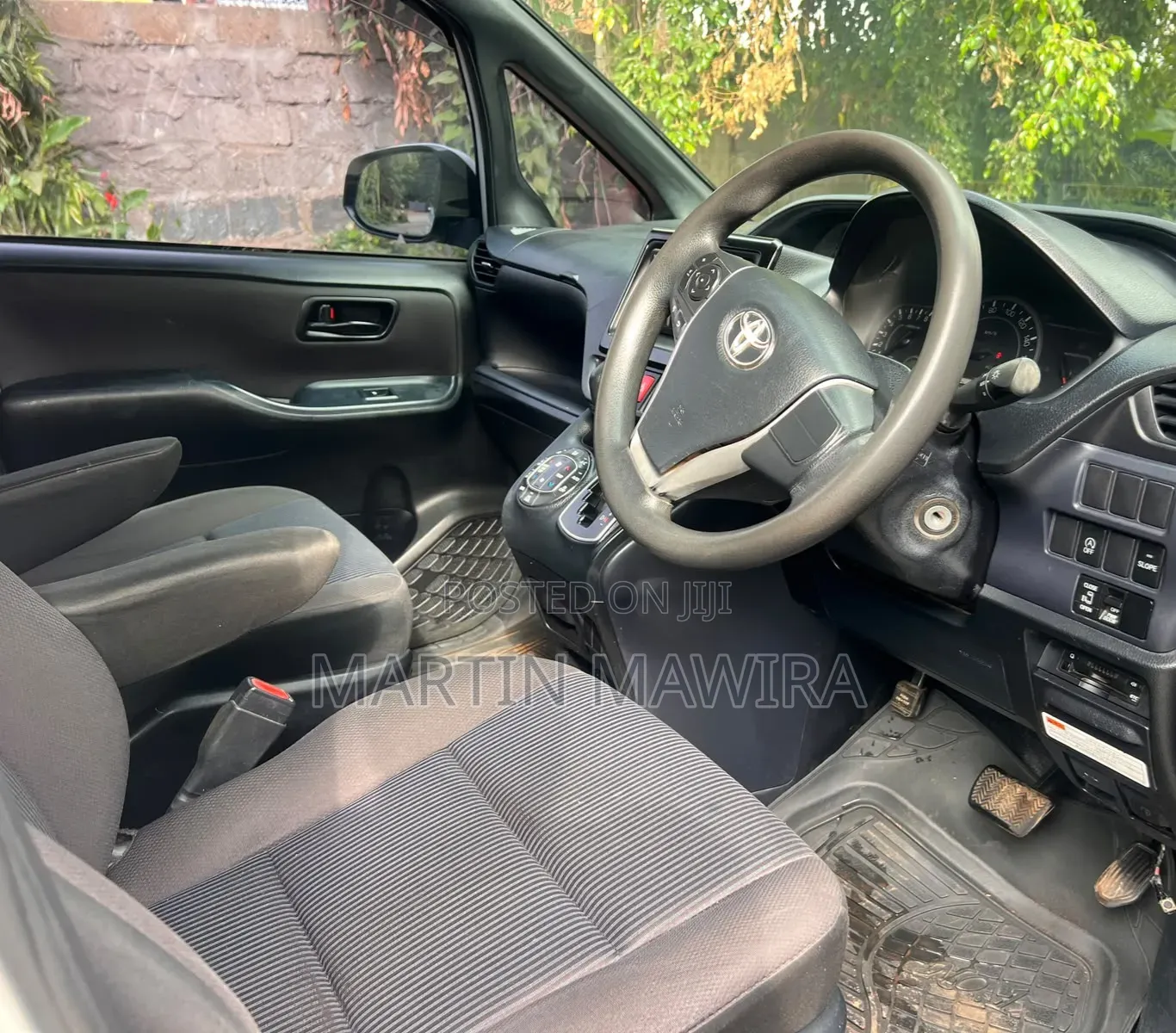 Toyota Voxy 2016 White