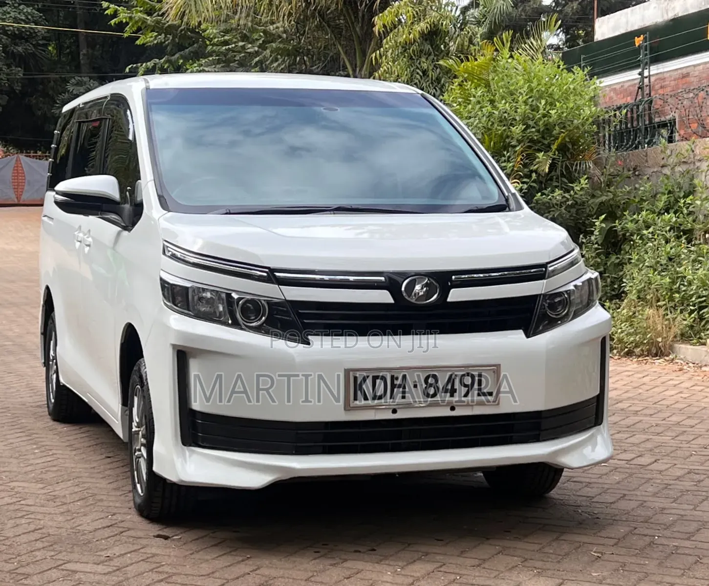 Toyota Voxy 2016 White