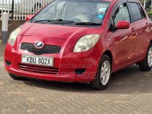 Toyota Vitz 1.0 FWD 5dr 2006 Red
