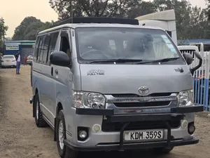 Toyota HiAce 2016 Silver