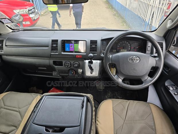 Toyota HiAce 2016 Silver - thumbnail 12