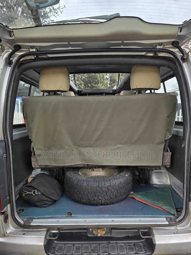 Toyota HiAce 2016 Silver - thumbnail 14
