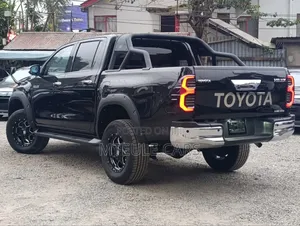 Toyota Hilux 2021 Black