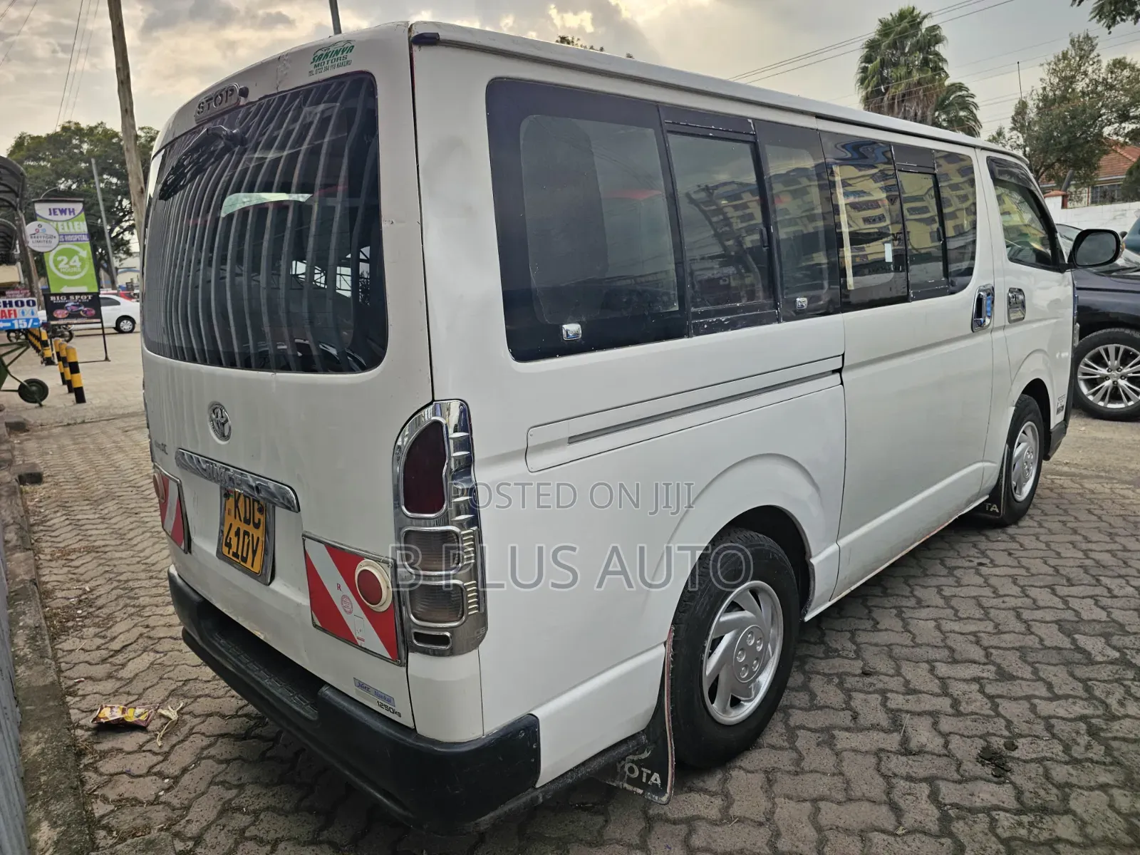 Toyota HiAce 2015 White
