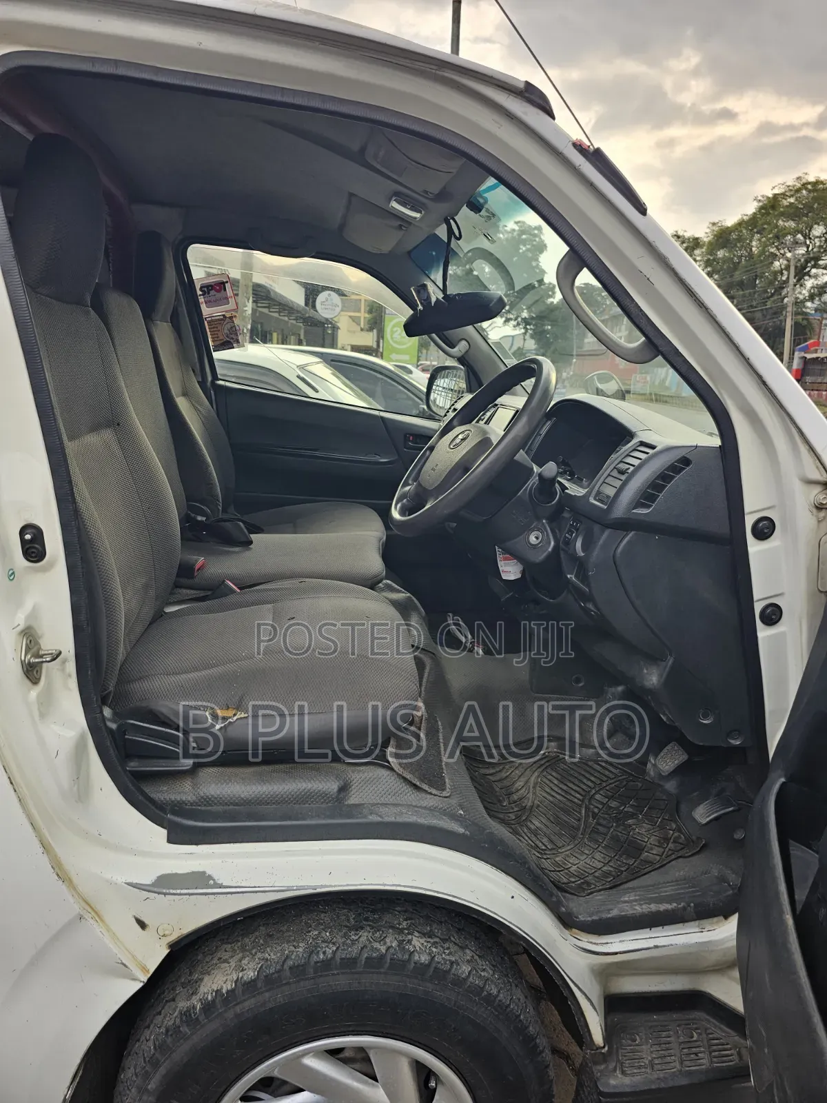 Toyota HiAce 2015 White