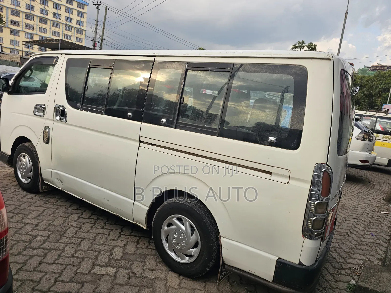 Toyota HiAce 2015 White