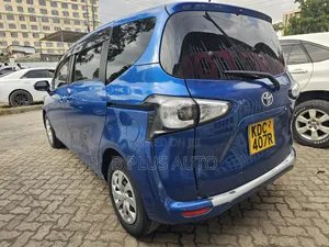 Toyota Sienta 2014 Blue