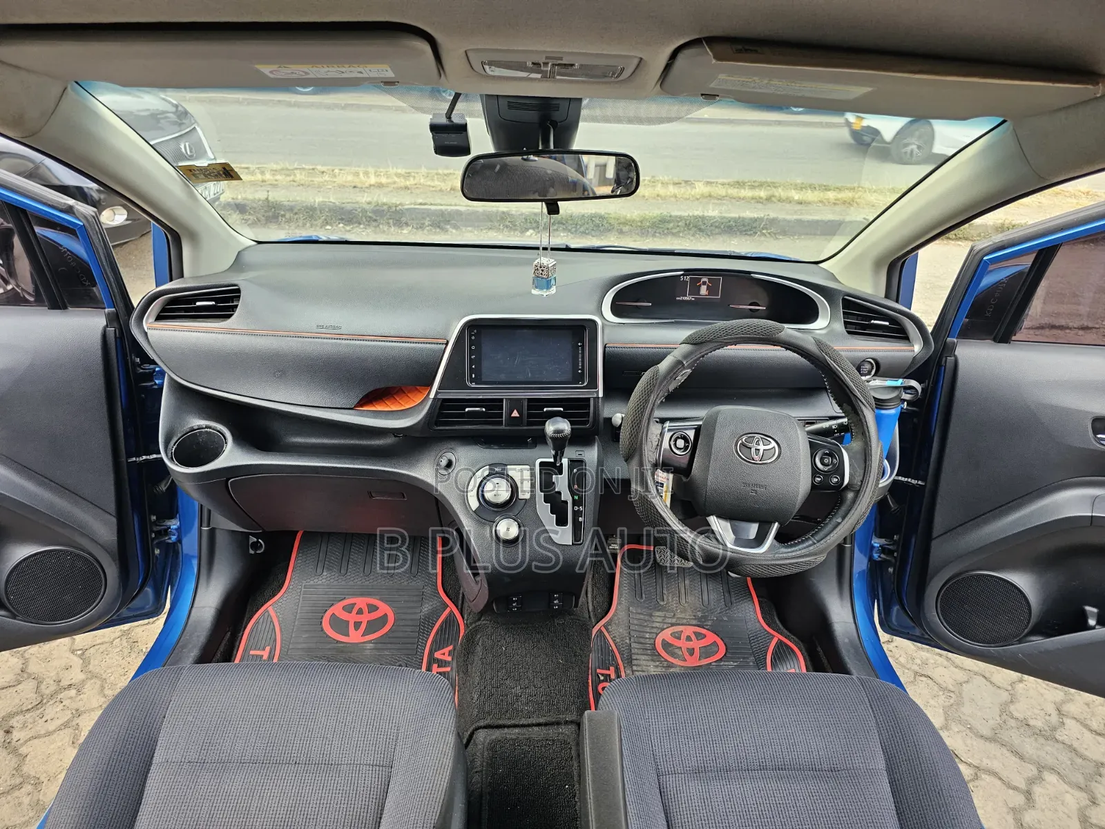 Toyota Sienta 2014 Blue