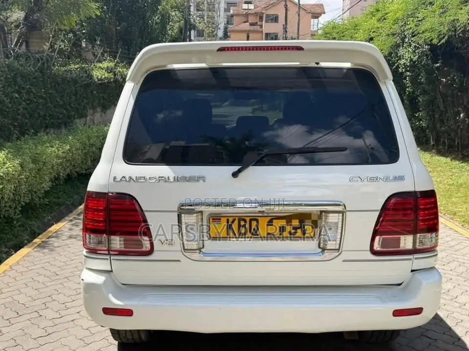 Toyota Land Cruiser Cygnus 4.7 2005 White