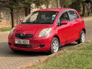 Toyota Vitz 2006 Red