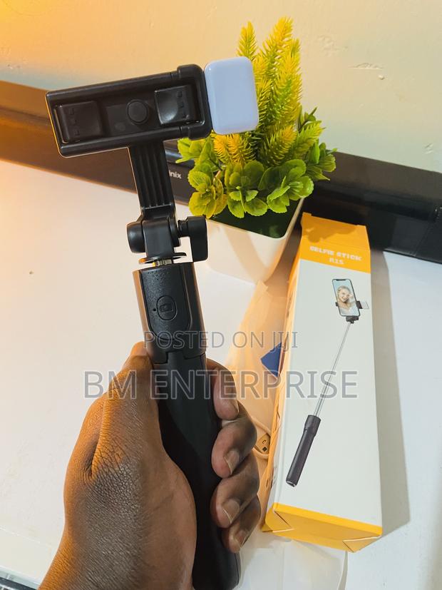R1s Selfie Stick With Led Light - main view