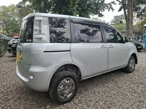 Toyota Sienta 2012 Silver