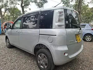 Toyota Sienta 2012 Silver