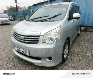 Toyota Noah 2014 Silver