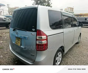Toyota Noah 2014 Silver