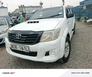 Toyota Hilux 2014 White