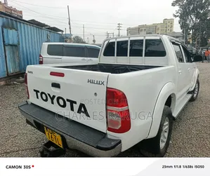Toyota Hilux 2014 White