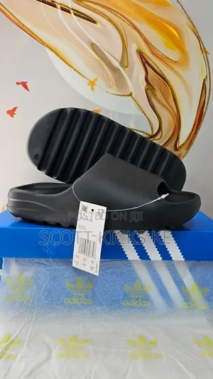 Black Adidas Yeezy Slides Quality