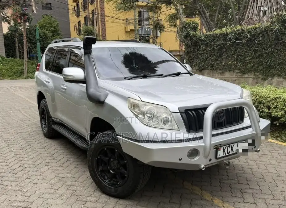 Toyota Land Cruiser Prado 2010 Silver
