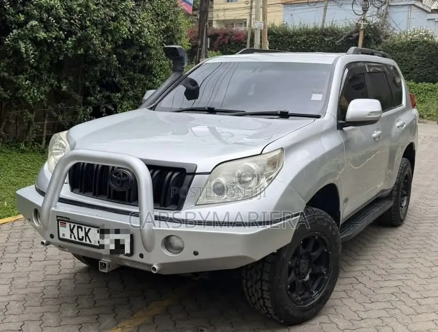 Toyota Land Cruiser Prado 2010 Silver
