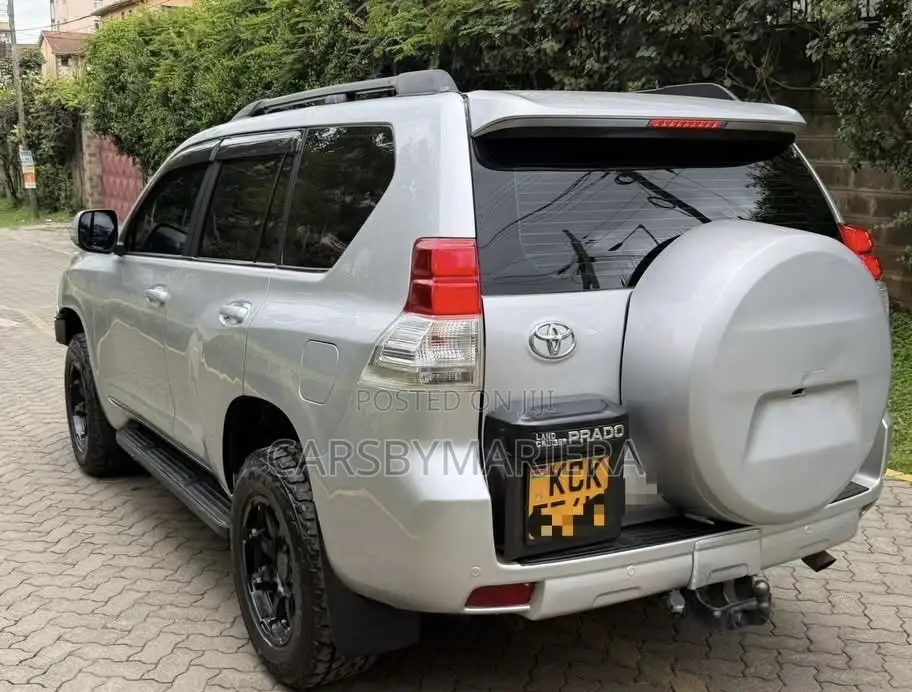 Toyota Land Cruiser Prado 2010 Silver