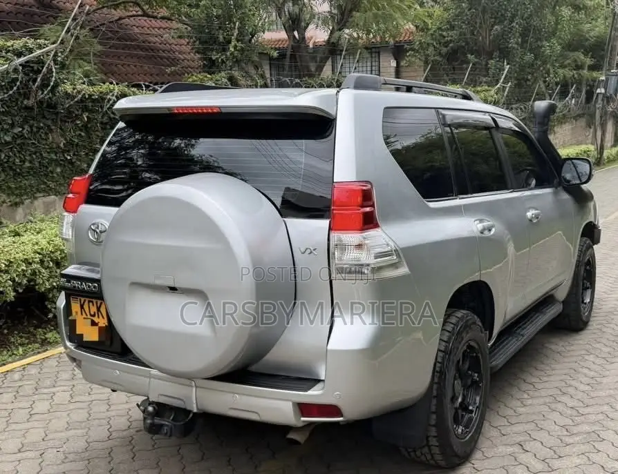 Toyota Land Cruiser Prado 2010 Silver