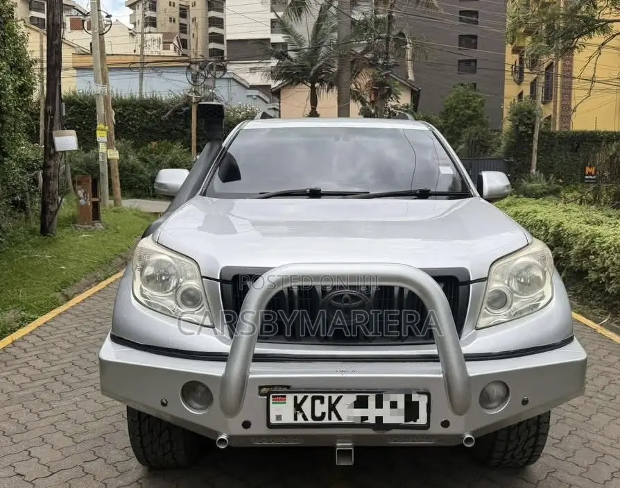 Toyota Land Cruiser Prado 2010 Silver