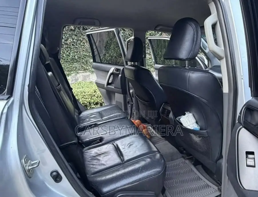 Toyota Land Cruiser Prado 2010 Silver