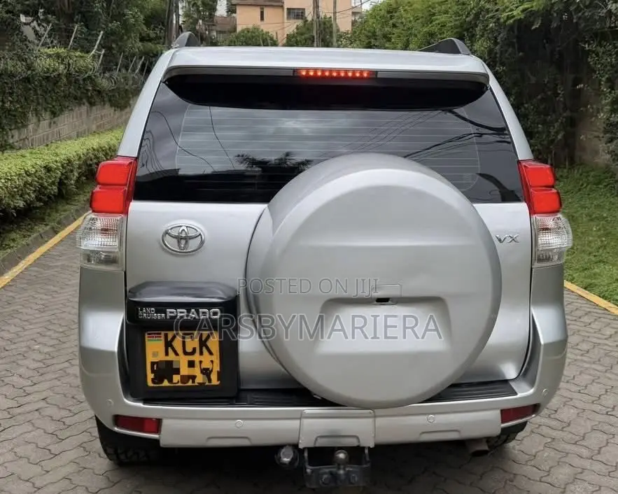Toyota Land Cruiser Prado 2010 Silver