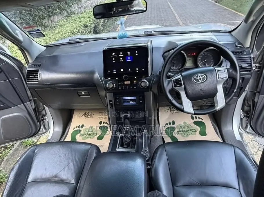 Toyota Land Cruiser Prado 2010 Silver
