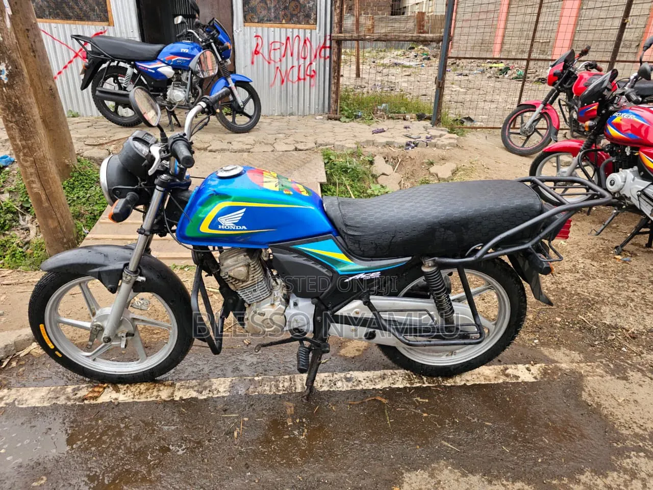 Honda CB 2023 Blue