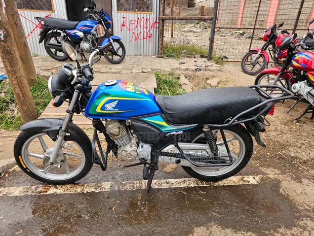 Honda CB 2023 Blue
