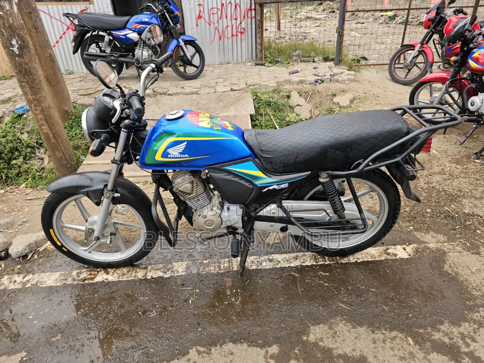 Honda CB 2023 Blue