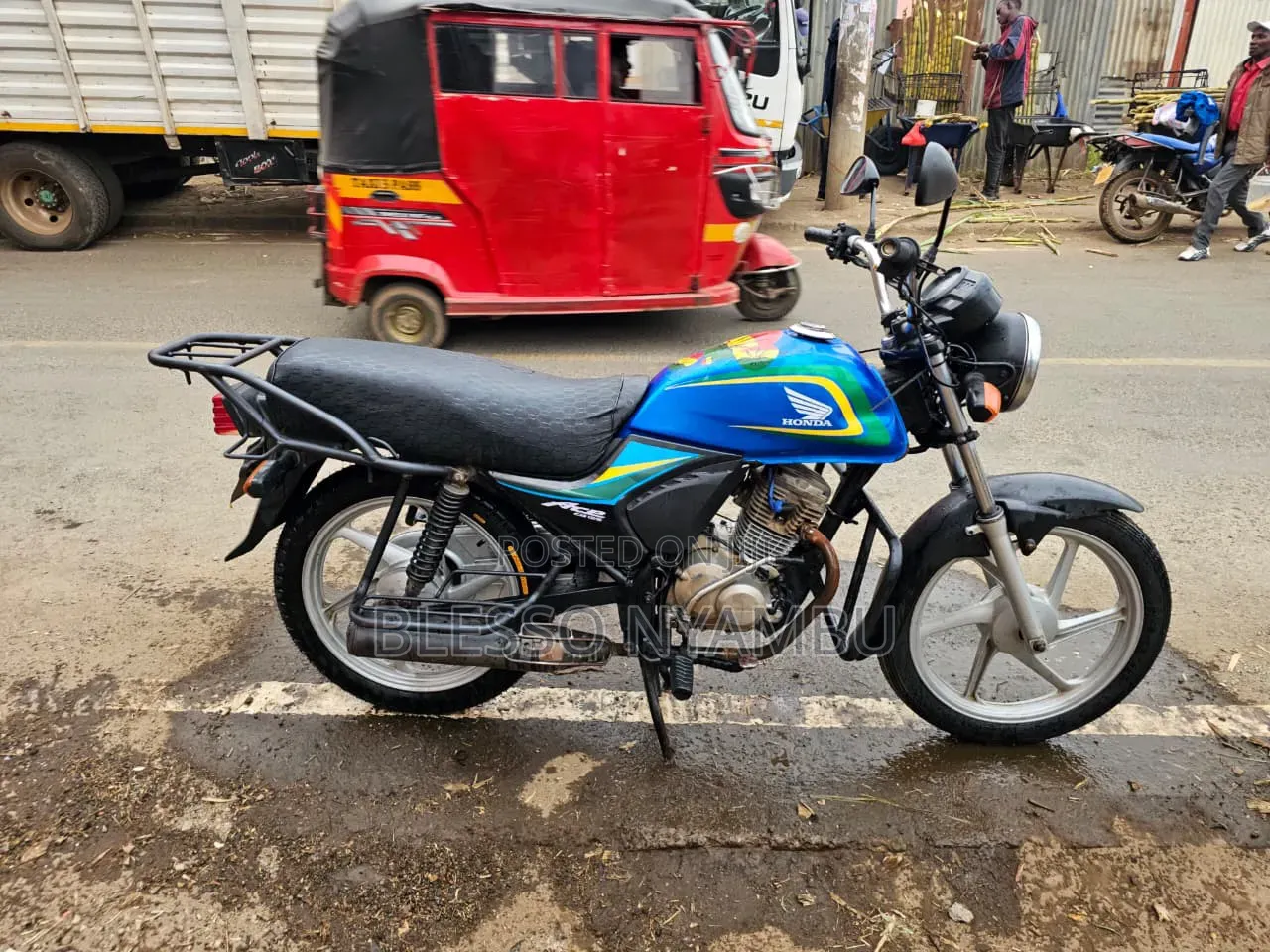 Honda CB 2023 Blue