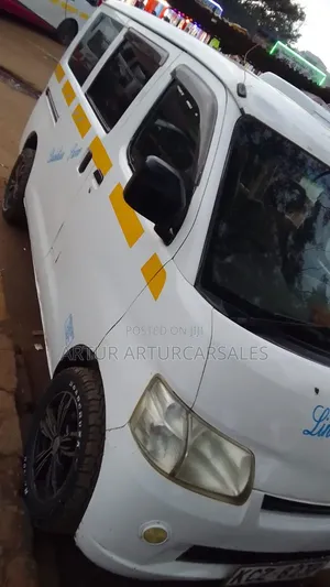 Toyota HiAce 2013 White