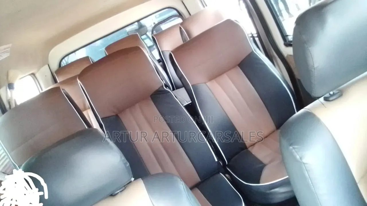 Toyota HiAce 2013 White