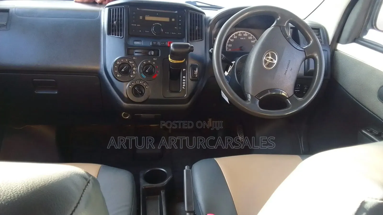 Toyota HiAce 2013 White