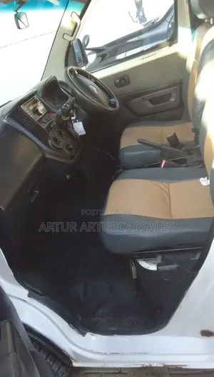 Toyota HiAce 2013 White