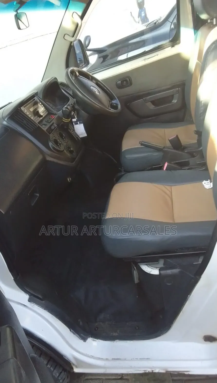 Toyota HiAce 2013 White
