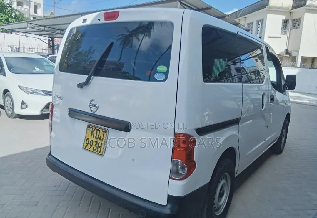Nissan NV200 2017 White