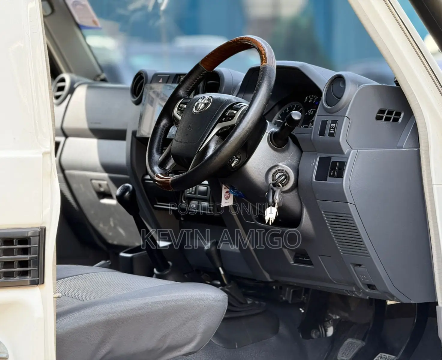 Toyota Land Cruiser 76 Series 2023