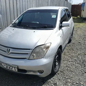 Toyota IST 2005 Silver