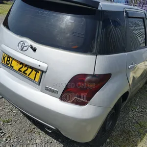 Toyota IST 2005 Silver
