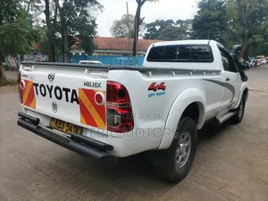 Toyota Hilux 2013 Pearl