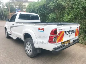 Toyota Hilux 2013 Pearl
