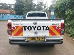 Toyota Hilux 2013 Pearl