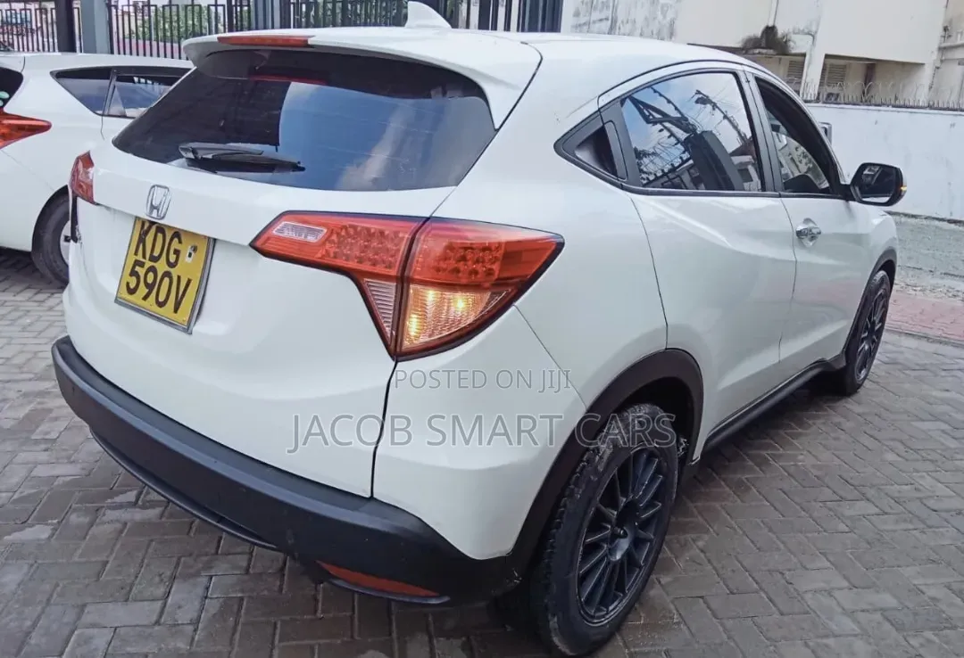 Honda Vezel 2017 White